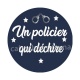 un policier qui déchire