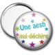 Miroir de poche - une AESH qui déchire