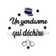 un gendarme qui déchire