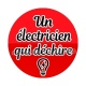 un électricien qui déchire