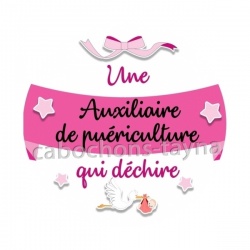 une auxiliaire de puériculture qui déchire