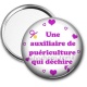Miroir de poche - une auxiliaire de puériculture qui déchire