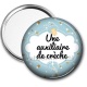 Miroir de poche - une auxiliaire de crèche