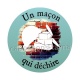 un maçon qui déchire