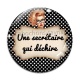 Cabochon Verre - une secrétaire qui déchire
