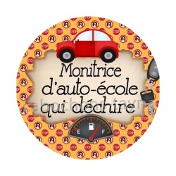 monitrice d'auto école qui déchire