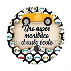une super monitrice d'auto école