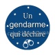 un gendarme qui déchire