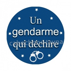 un gendarme qui déchire
