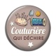 Cabochon Résine - couturière qui déchire