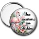 Miroir de poche - une secrétaire qui déchire