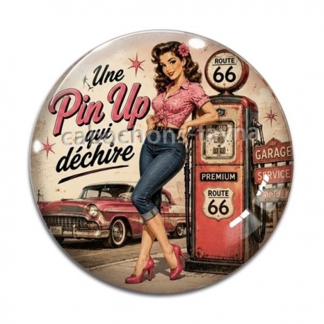 Cabochon Verre - une pin up qui déchire