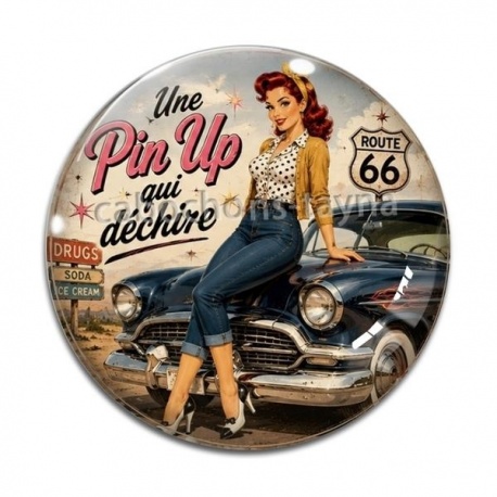 Cabochon Verre - une pin up qui déchire