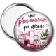Miroir de poche - une pharmacienne qui déchire