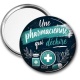 Miroir de poche - une pharmacienne qui déchire