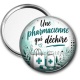 Miroir de poche - une pharmacienne qui déchire