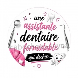 une assistante dentaire formidable qui déchire