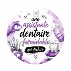 une assistante dentaire formidable qui déchire