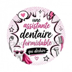 une assistante dentaire formidable qui déchire