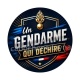 un gendarme qui déchire