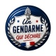 un gendarme qui déchire