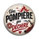 Cabochon Résine - une pompière qui déchire, pompier femme