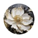 fleur blanche et dorée